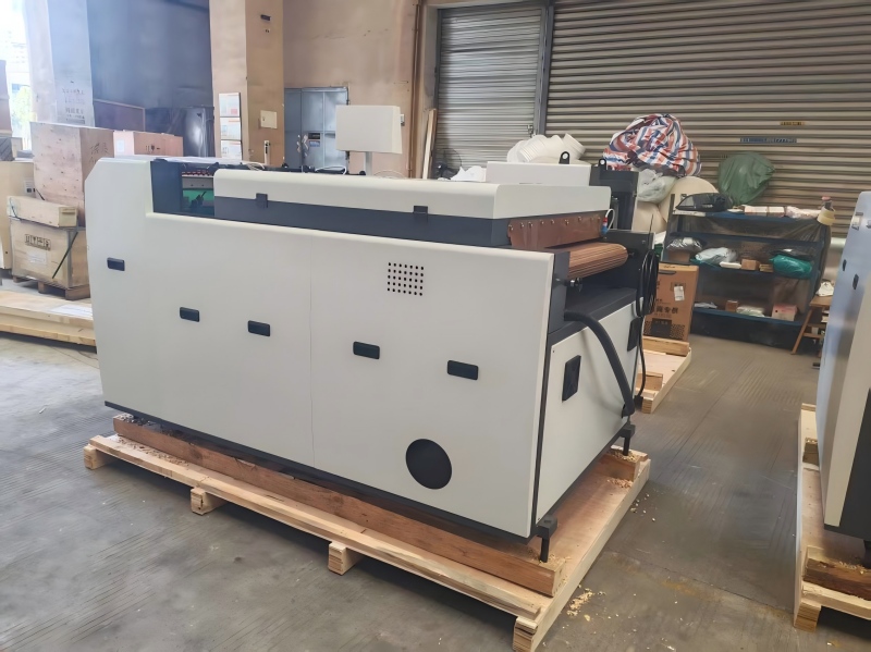 Nový automatický UV lakovací stroj Star SGUV-760A bude čoskoro odoslaný.